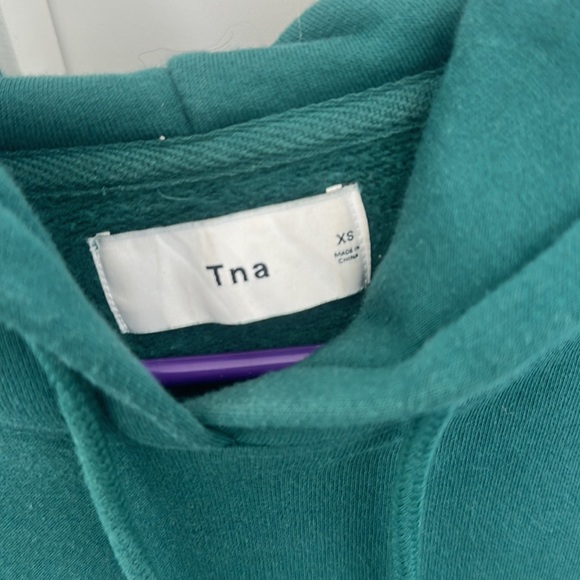 Aritzia TNA cropped hoodie - Picture 3 of 3